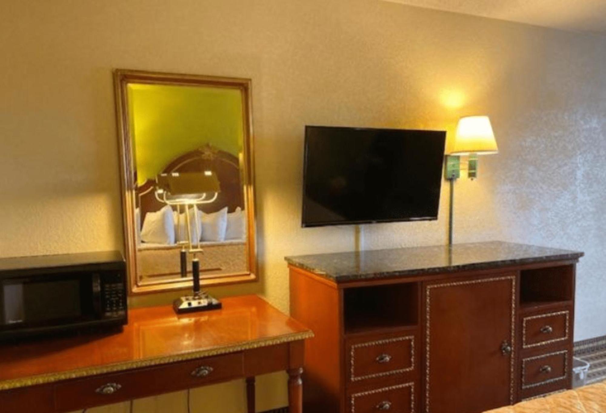 Travelodge by Wyndham Sellersburg Eksteriør bilde